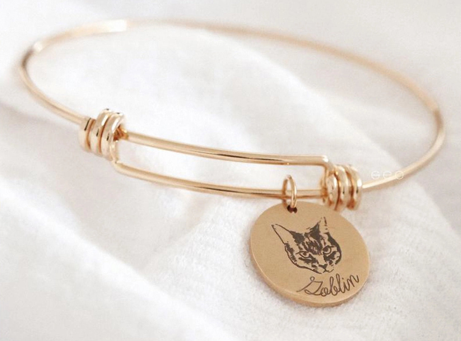 Trendy Women's Bracelets for 2024: Add Pet-Themed Elements