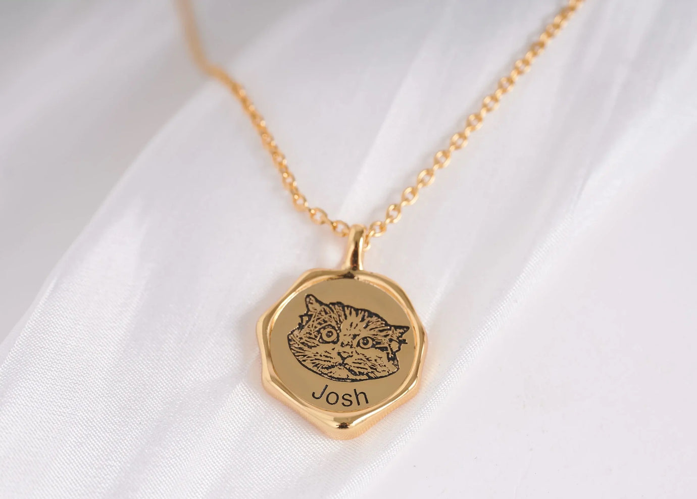 Personalized Pet Jewelry: The Best Pet Memorial Jewelry for People Who Cherish Their Pets