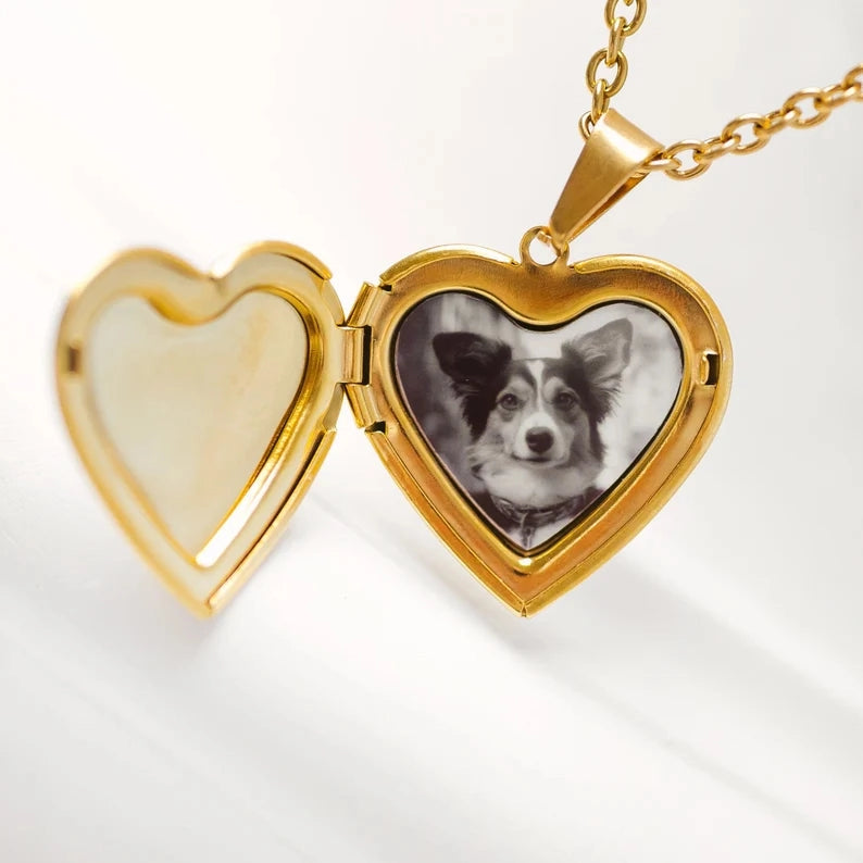 Custom Pet Necklaces & Carrying the Memory of Your Dog