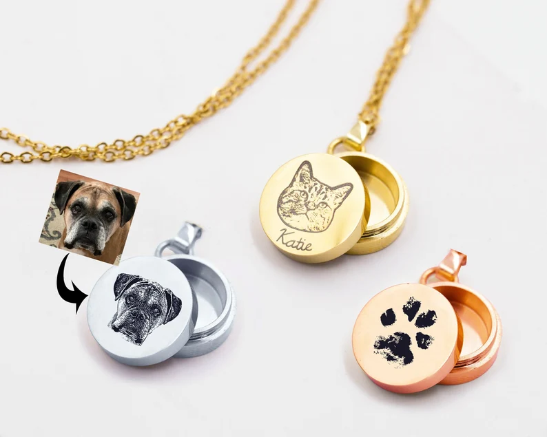 Personalized Pet Urn Necklace for Men: A Meaningful Keepsake