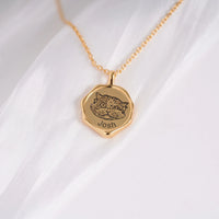 Cat face necklace with name gold